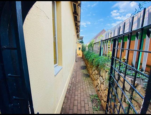 4 BEDROOM HOUSE FOR SALE IN BRIXTON